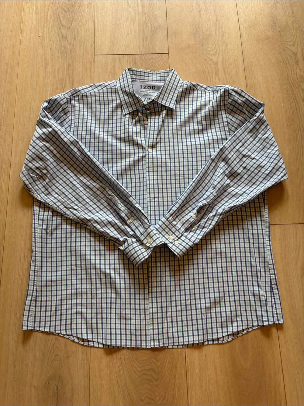 Izod Men’s Blue and White Check Long-Sleeve Button-Down Shirt